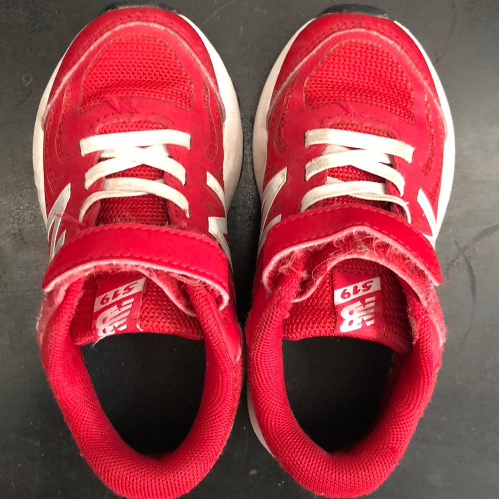 Toddler New Balance user size 9 red sneakers